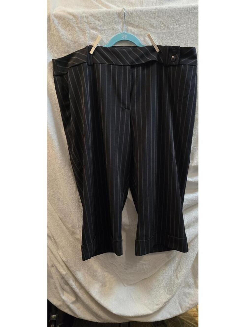 Vintage Fashion Bug Stretch Black Pinstripe Crop Pants Size 26